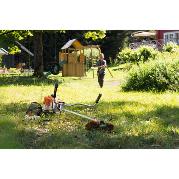 STIHL FS 240 Benzin-Freischneider – Profi 2‑Takt-Motor für intensives Mähen – Bild 2
