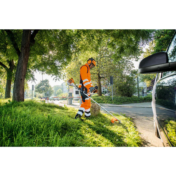 STIHL FS 94 C‑E 2‑Takt Benzin-Freischneider – leistungsstark, leicht und komfortabel für Gartenpflege und Futterflächen. – Bild 2