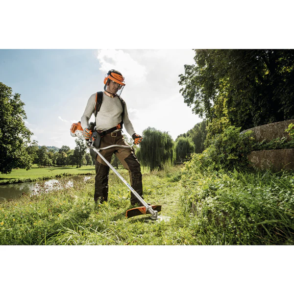 STIHL FS 94 C‑E 2‑Takt Benzin-Freischneider – leistungsstark, leicht und komfortabel für Gartenpflege und Futterflächen. – Bild 3