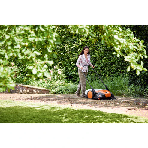 STIHL KG 770 – Mechanische Kehrmaschine – Bild 2