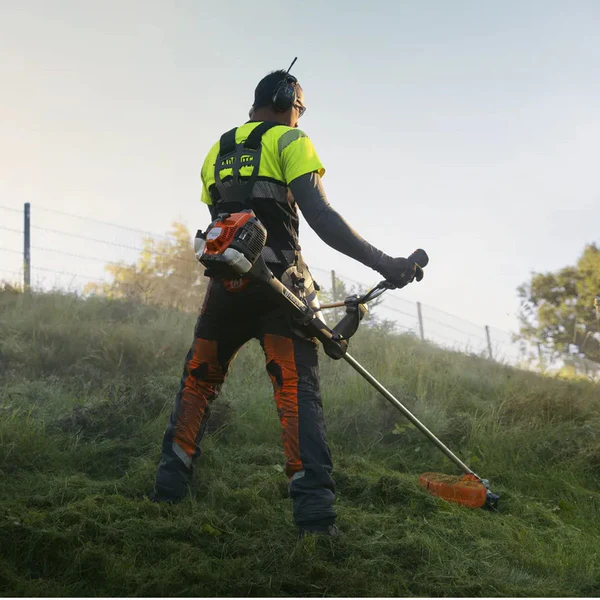 Husqvarna 525RXT Benzin-Freischneider – Leistungsstark, robust und vielseitig, ideal für professionelle Garten- und Landschaftspflege. – Bild 2
