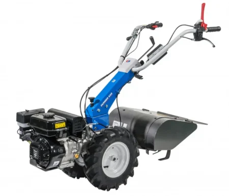 Motoblock STAUB FARMER K2S im Einsatz auf dem Feld, kraftvoll und robust für Garten- und Feldarbeiten