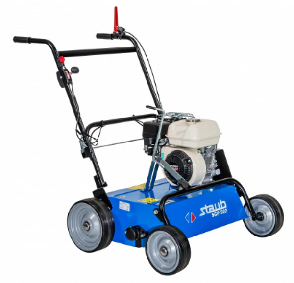 STAUB vertikutierer benzin SCP 502 bei der professionellen Rasenpflege und Entfernung von Moos