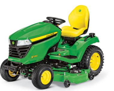 John Deere X590 Rasentraktor beim Mähen einer großen Grünfläche mit präzisem Schnitt und Allradantrieb