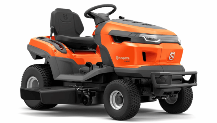 Husqvarna TS 217T Rasentraktor für komfortable und effiziente Rasenpflege auf großen Grünflächen.
