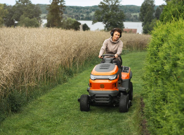 Husqvarna TS 217T Rasentraktor für komfortables Mähen – Bild 5