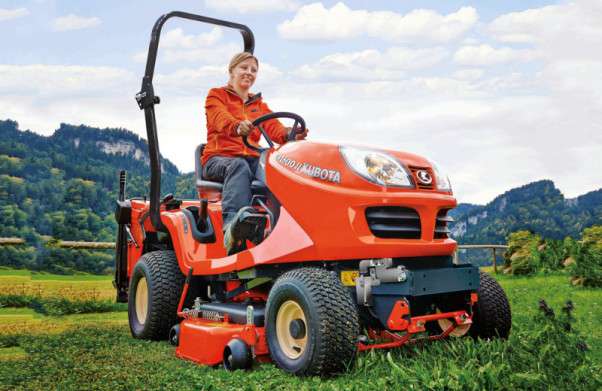 Kubota GR1600 Rasentraktor für effiziente Rasenpflege – Bild 2