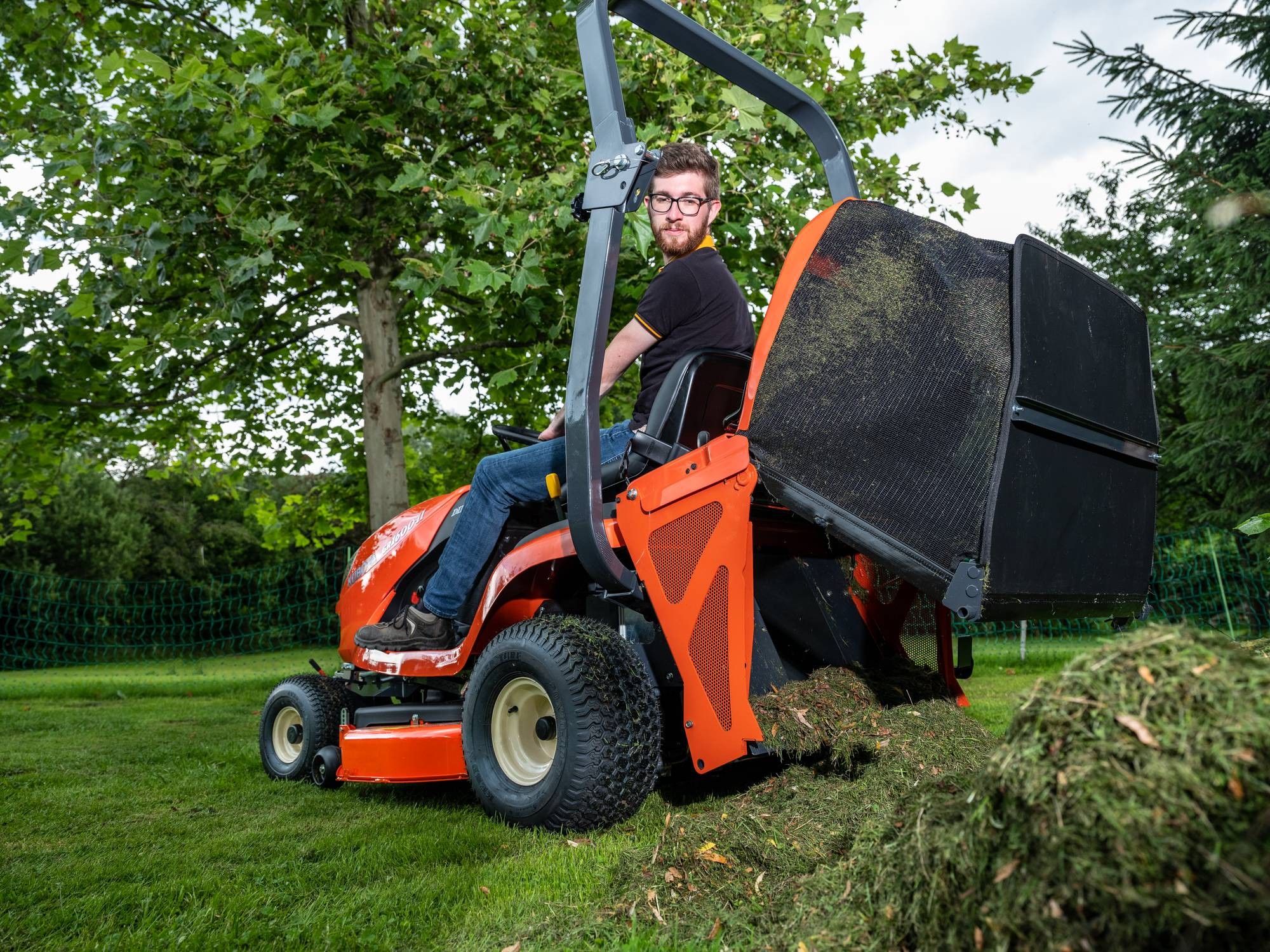 Kubota GR1600 Rasentraktor für effiziente Rasenpflege – Bild 4